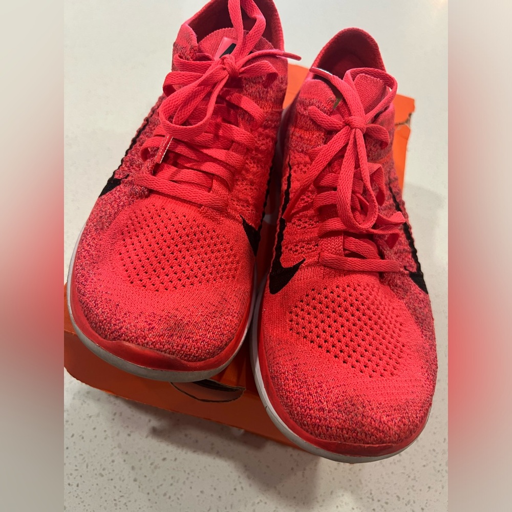 Nike Free 4.0 Flyknit Neon Pink sneakers